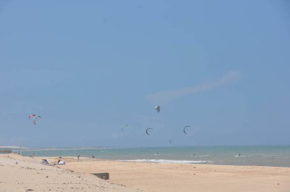 Condições ideais para a prática de kitesurf em Cumbuco - CE